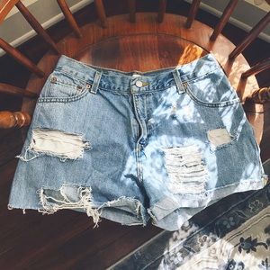 LEVIS vintage distressed shorts !